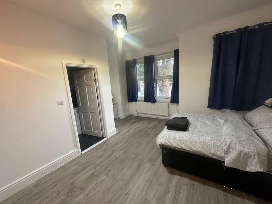Modern 2 Bedroom Flat, Se6 Catford 외부 사진