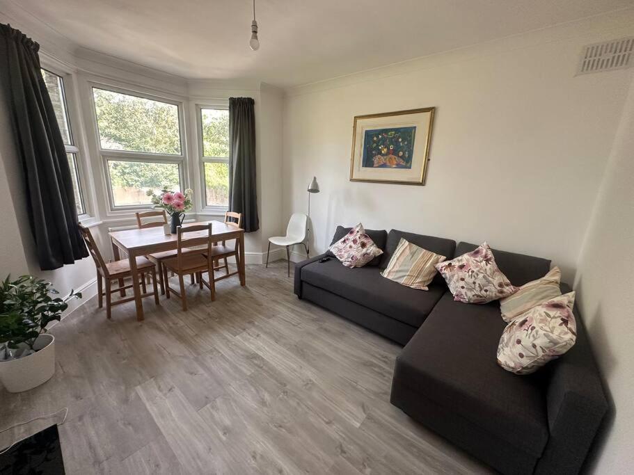 Modern 2 Bedroom Flat, Se6 Catford 외부 사진