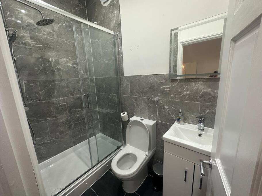 Modern 2 Bedroom Flat, Se6 Catford 외부 사진