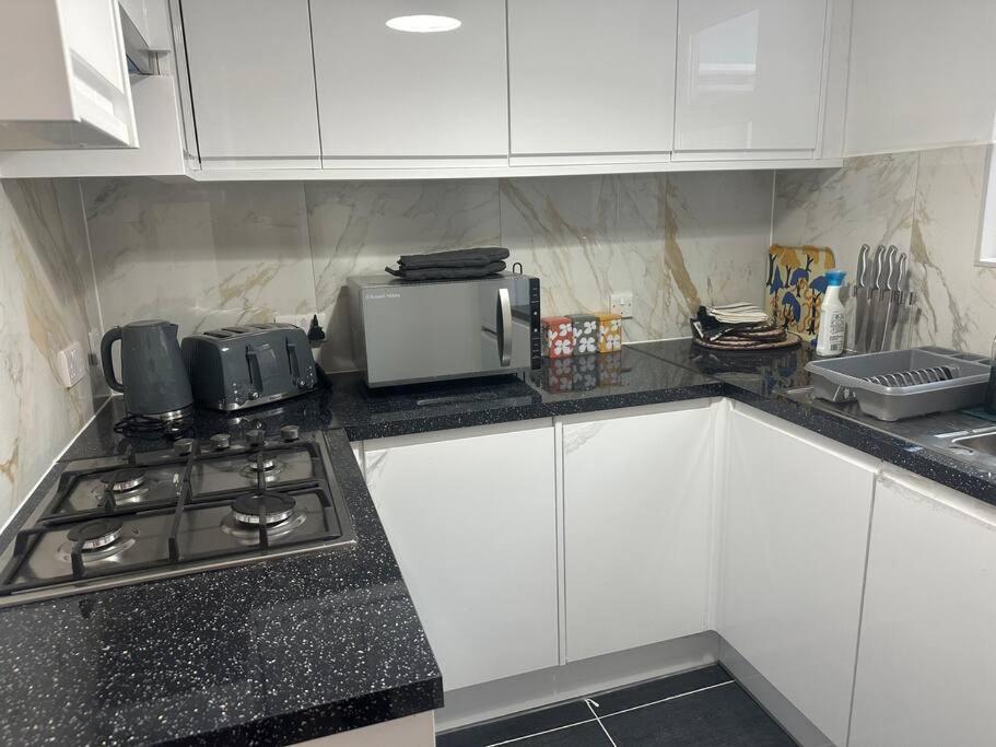 Modern 2 Bedroom Flat, Se6 Catford 외부 사진